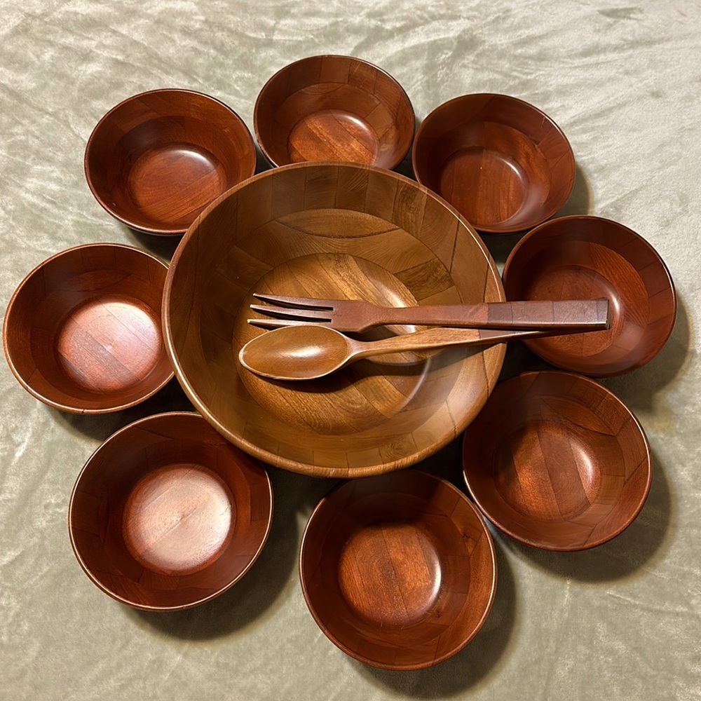 Wooden Salad Bowl Dinner Set—8 Serving Bowls & Large Fork & Spoon